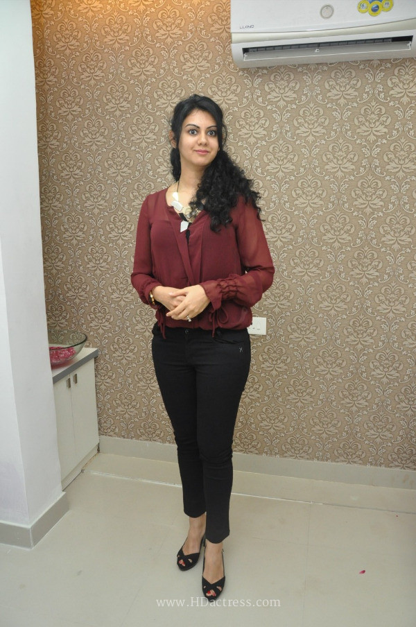 Kamna Jethmalani Hot in Red Transparent Top - Image 4 Kamna Jethmalani Hot in Red Transparent Top - Image 4