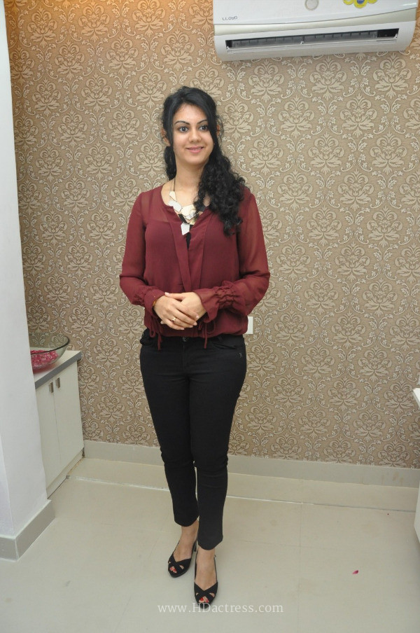 Kamna Jethmalani Hot in Red Transparent Top - Image 5 Kamna Jethmalani Hot in Red Transparent Top - Image 5