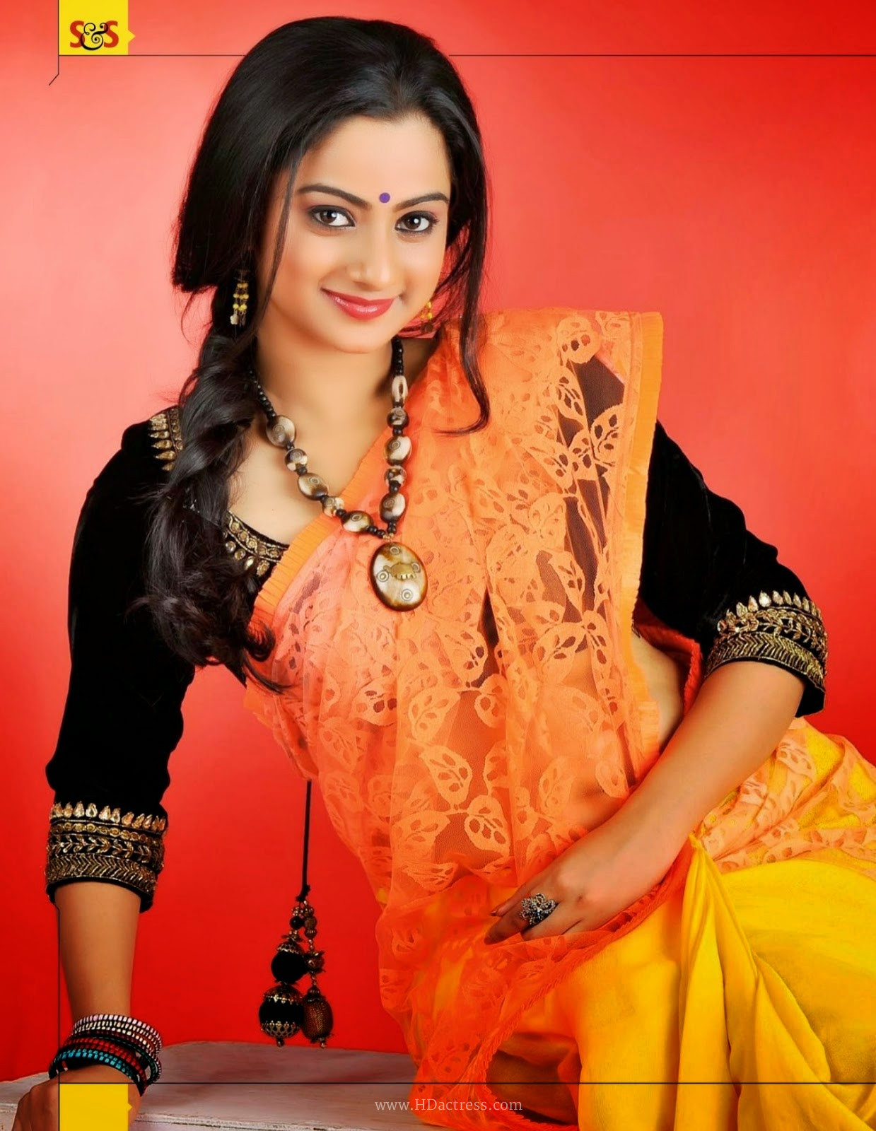 Namitha Pramod Latest Hot Navel Show in Saree