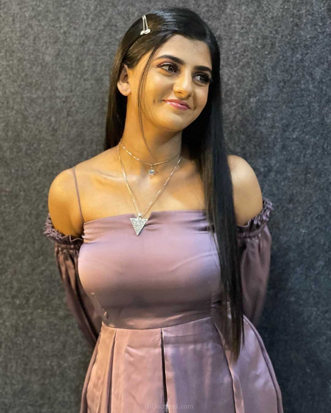 Tamil Famous Big Boss contestant | Beautiful & young Tamil Actress Gabriella - Image 1