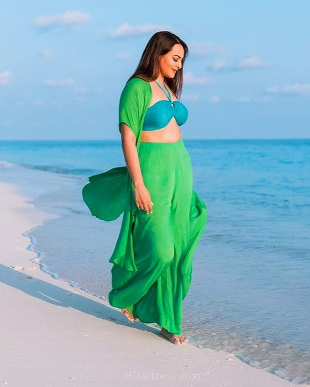 Bollywood Actress Sonakshi sinha Latest photo stills | Green dress
