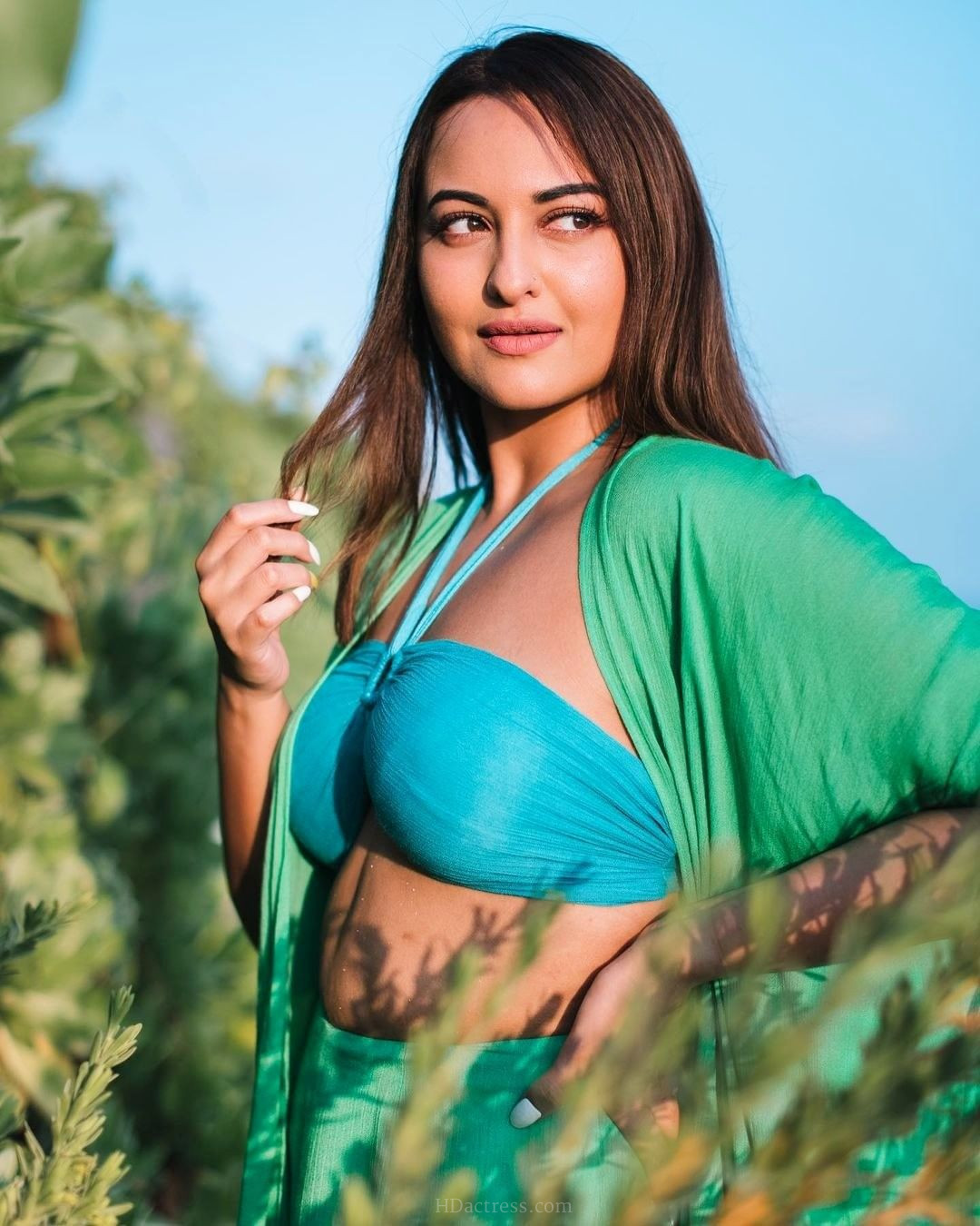 Bollywood Actress Sonakshi sinha Latest photo stills | Green dress - Image 2 Bollywood Actress Sonakshi sinha Latest photo stills | Green dress - Image 2