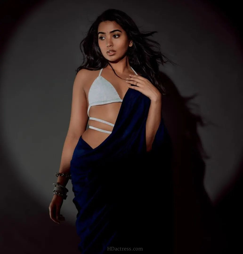 Stunning Glamorous Beauty @shivathmikar