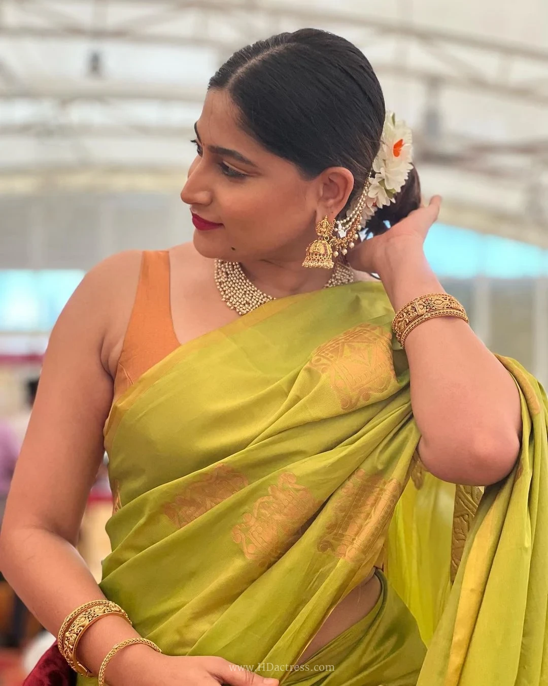 Kannada Actress Nishvika Naidu in Elegant Green Saree | HDactress.com