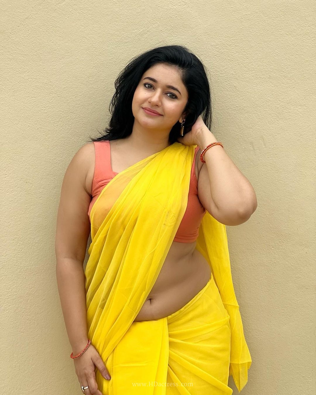 Tamil20actress20poonam20bajwa20in20yellow20saree20sleeveless20red20blouse2028229