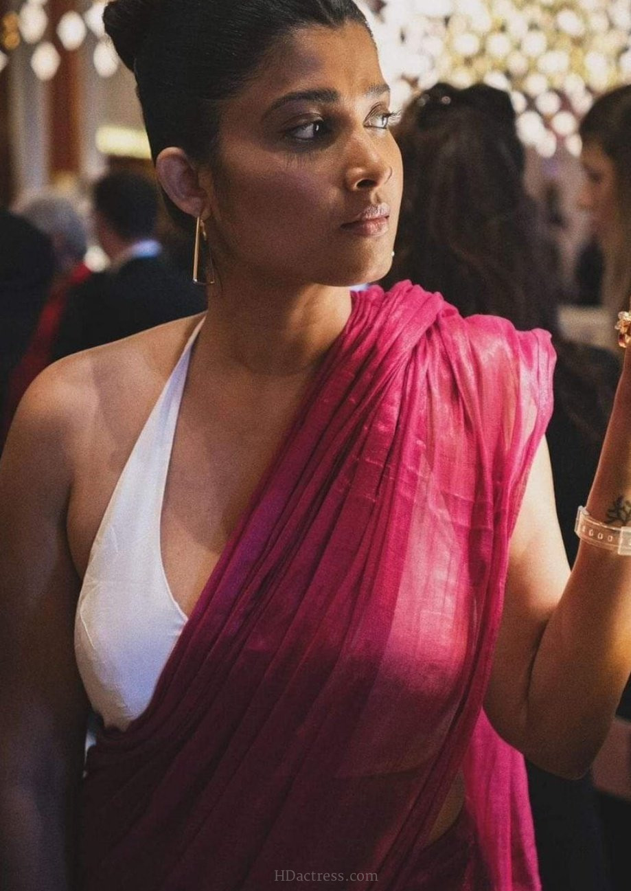 Divya Prabha & Kani Kusruti Unseen Mallu Beautys in All We Imagine as Light is trending - Image 2 Divya Prabha & Kani Kusruti Unseen Mallu Beautys in All We Imagine as Light is trending - Image 2