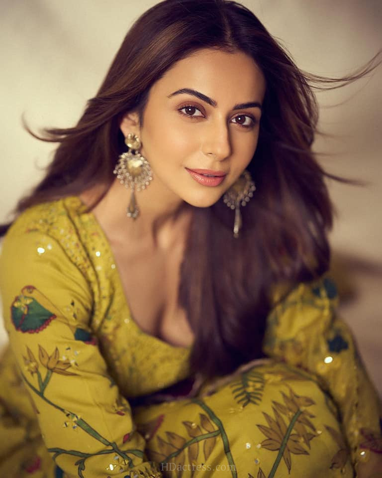 Indian Actress Rakul Preet Singh wear Traditional Green Dress | HDactress.com