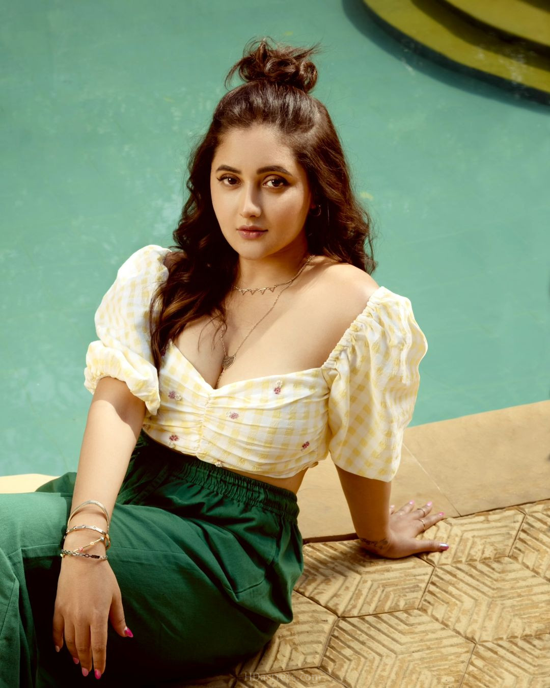 Rashami Desai Looks beautiful In Yellow Top Green Pant | HDactress.com