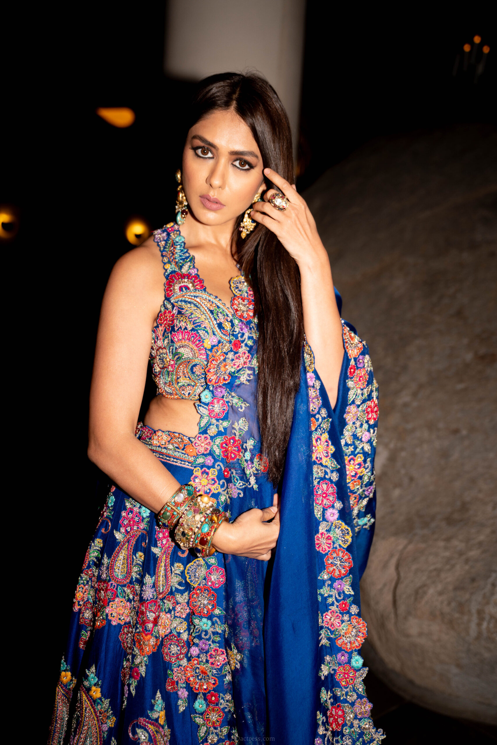 Mrunal Thakur (5304×7952) UHD 4K Wallpapers Download