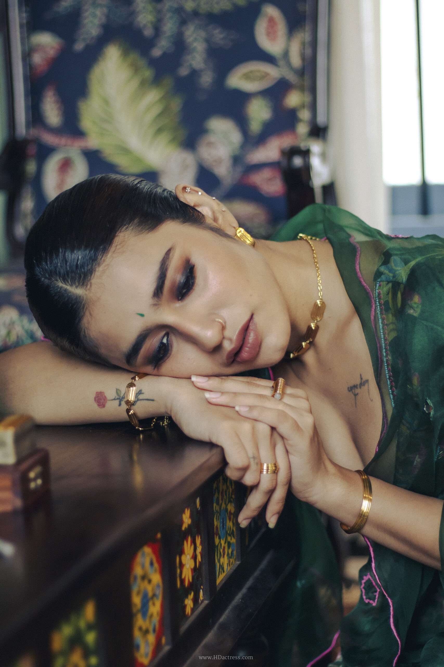 Priya Varrier (4000×6000) UHD 4K Wallpapers Download