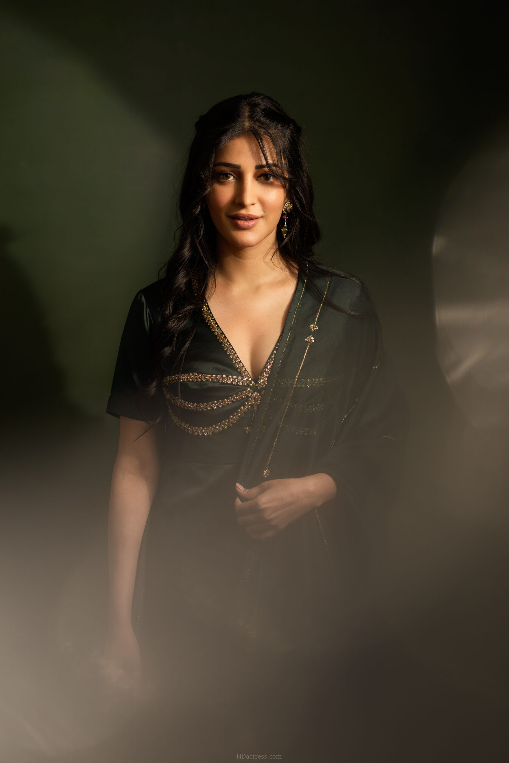 Shruti Hassan (4000×6000) UHD 4K Wallpapers Download