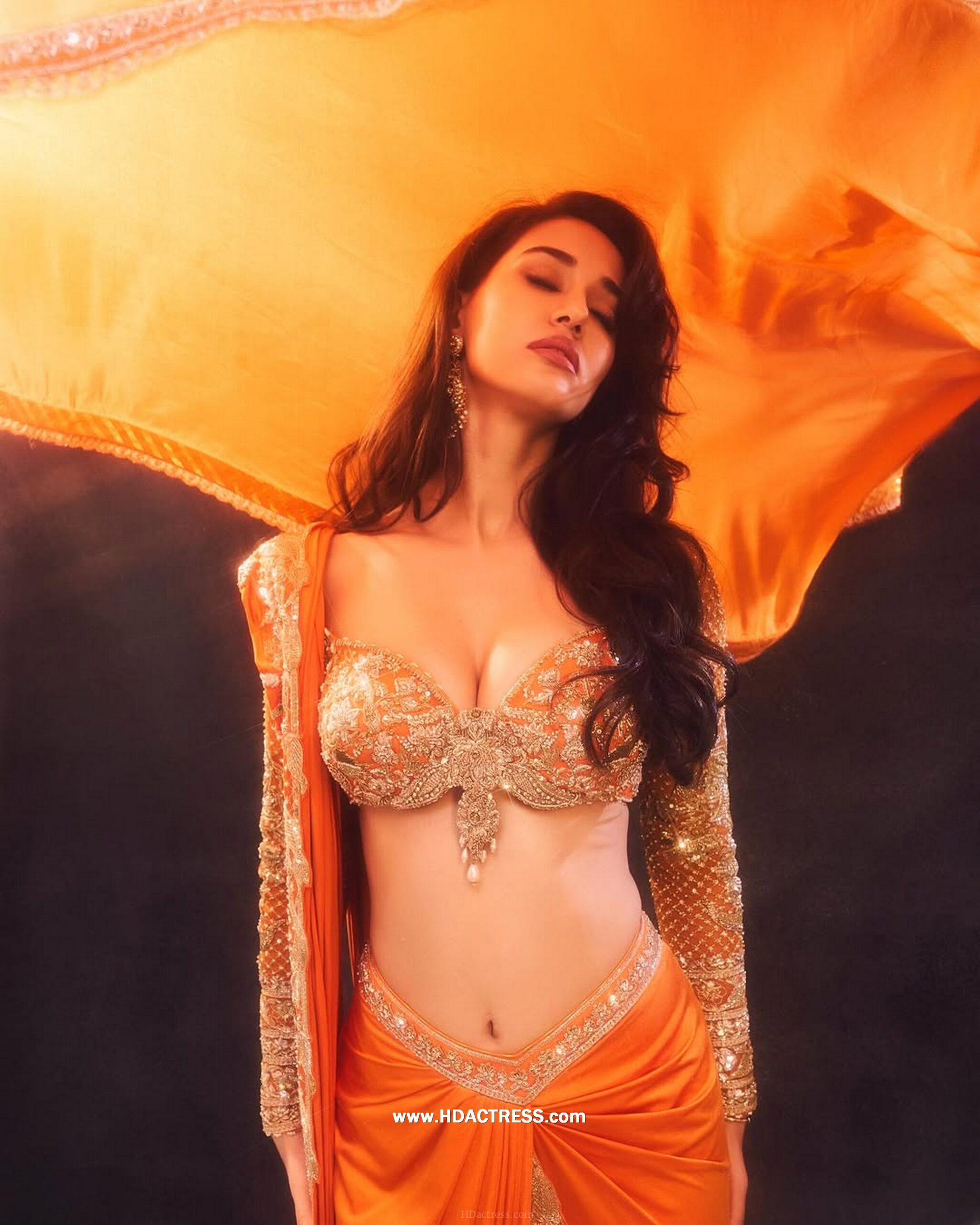 Hot Alert! Disha Patani ’s Bra-Style Dress is Giving Major Bikini Vibes!