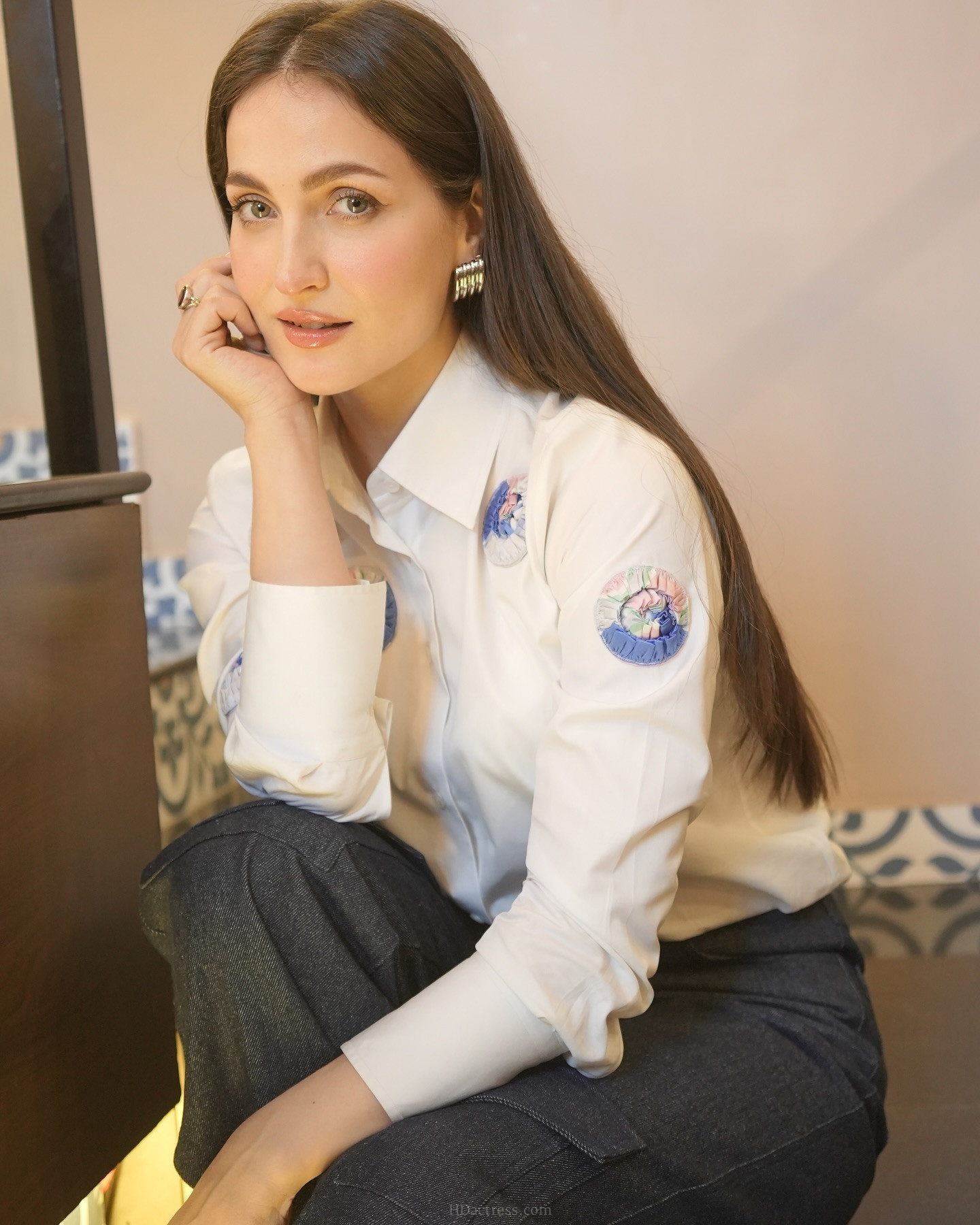 Elli AvrRam Wearing White Shirt Black Pant | HDactress.com