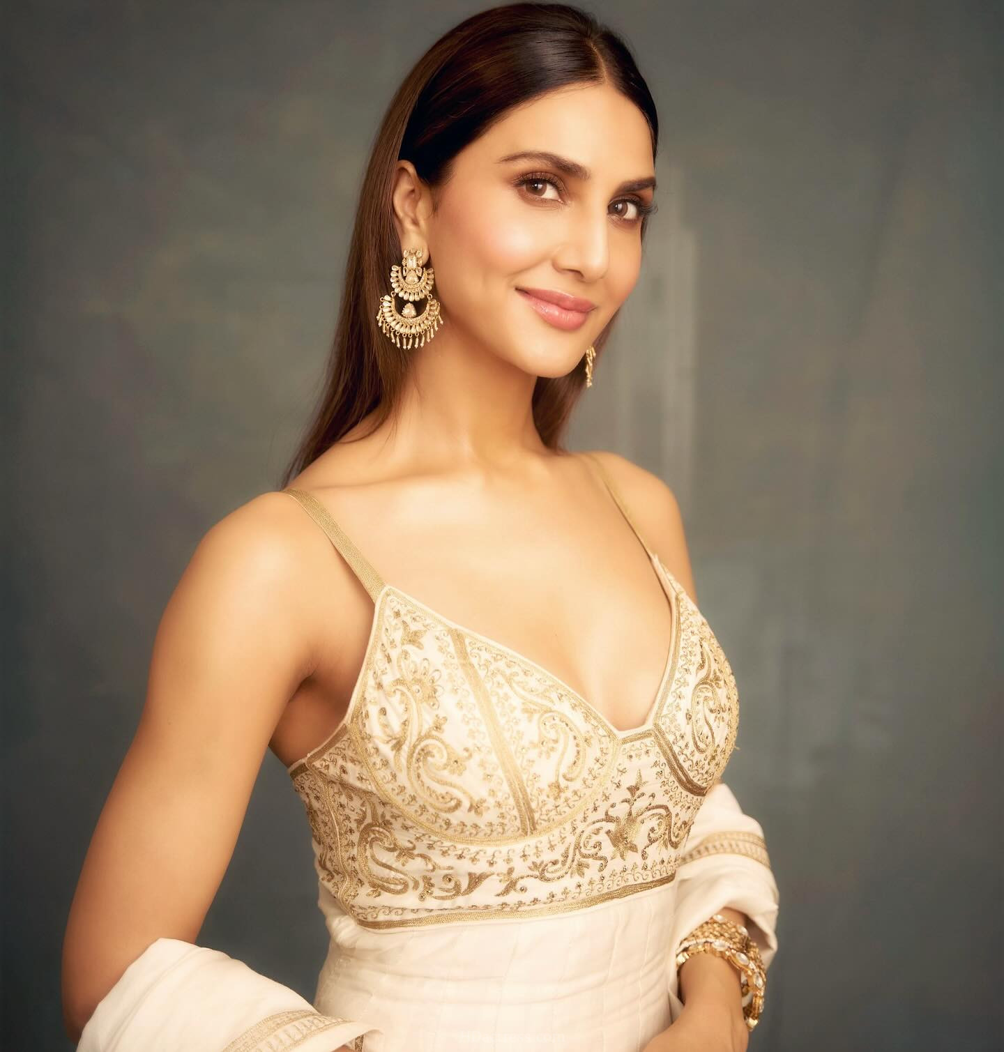 Hindi Actress Vaani Kapoor Wearing White Designer Gown | HDactress.com