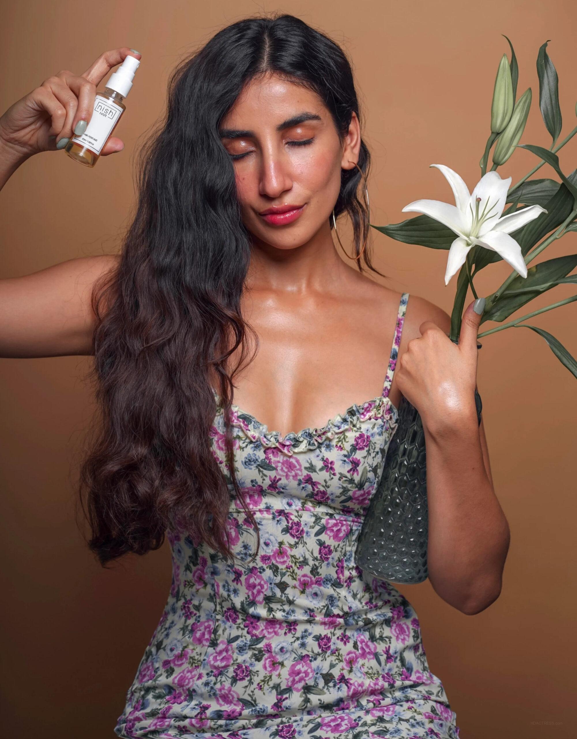 Actress Parul Gulati (3072×3930) UHD 4K Wallpapers
