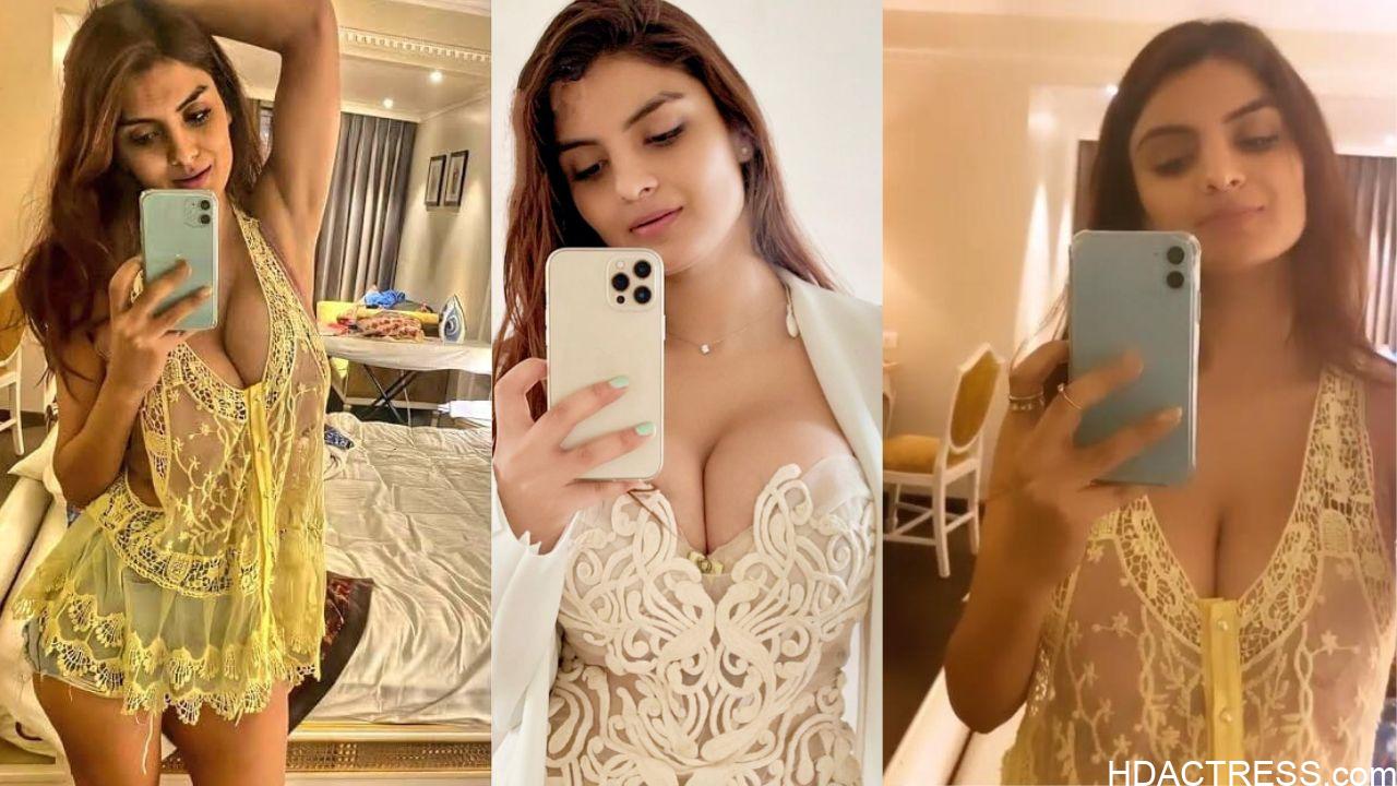Gandi Baat’s Anveshi Jain Flaunts Her Cleavage in Hot New Live Pics