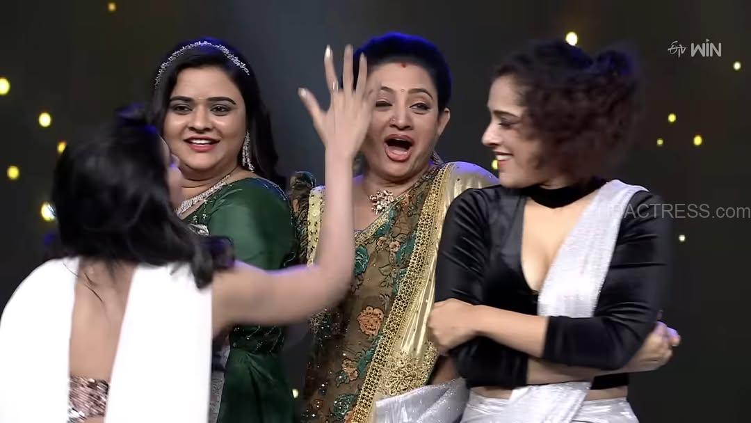Rashmi Gautam & Indraja TV Moments Expressions That Went Viral - Image 4 Rashmi Gautam open boobs show in sexy dress