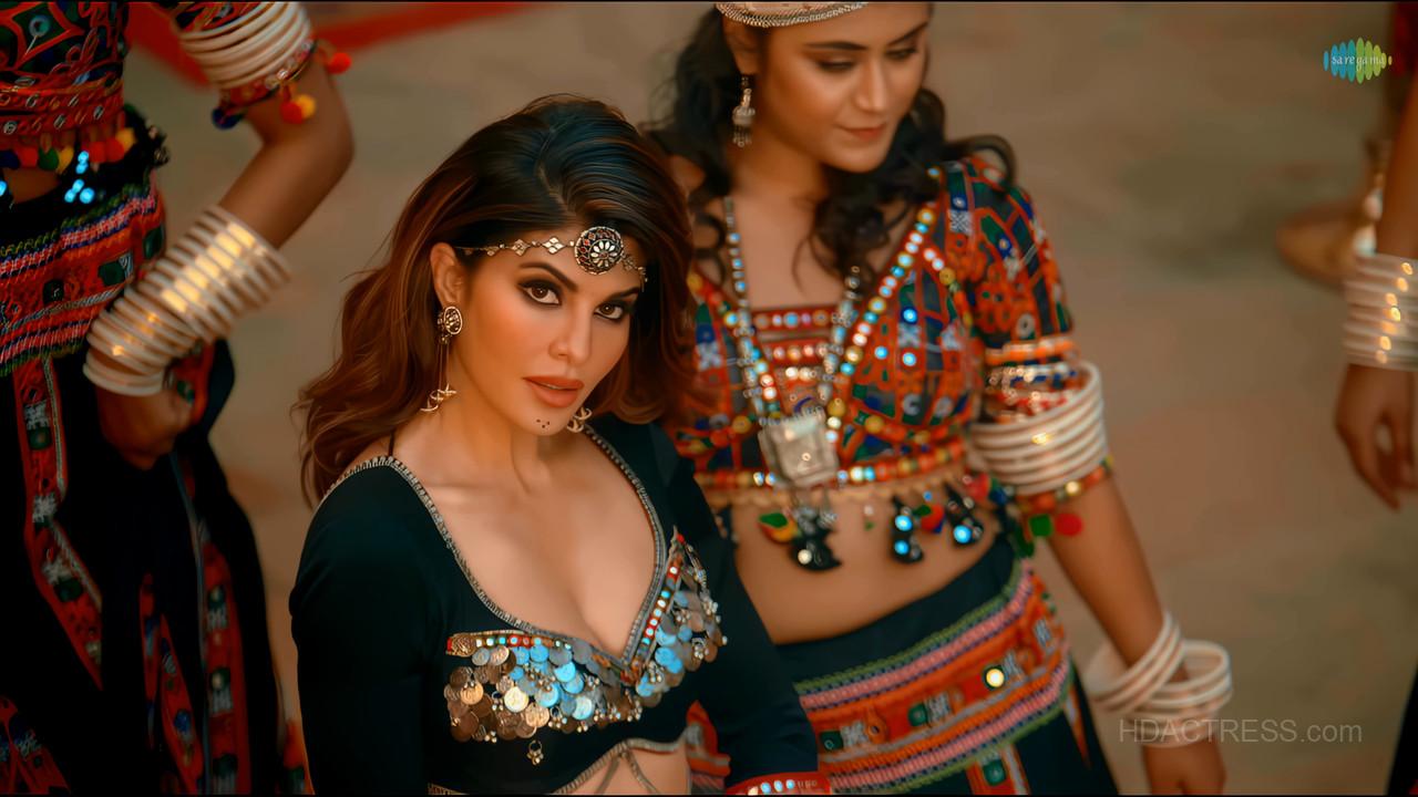[Image: Jacqueline-Fernandez-Paani-Paani-YT8-K-1.jpg]