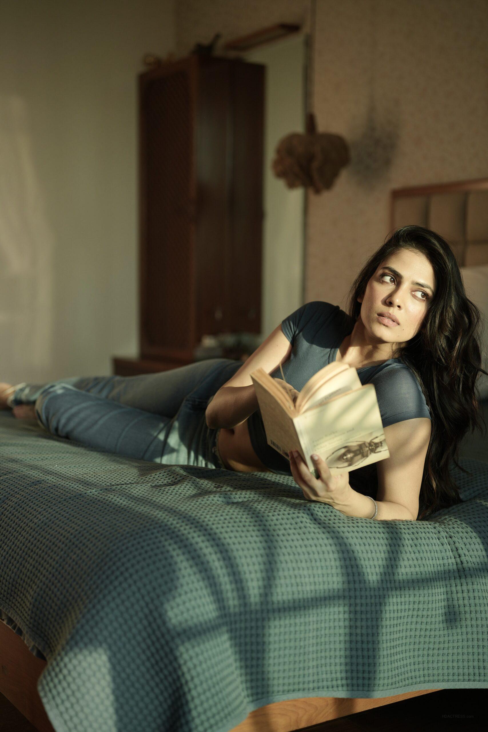 Actress Malavika Mohanan (3168×4752) UHD 4K Wallpapers