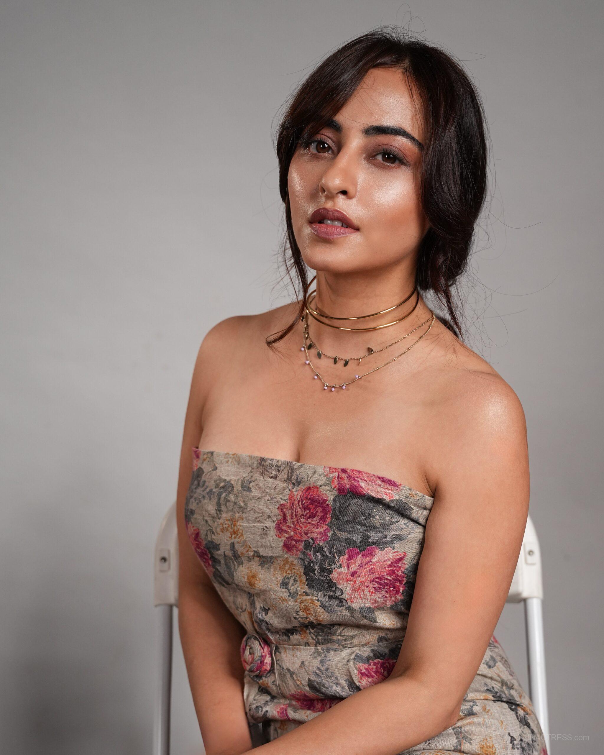 Actress Niyati Fatnani (3276×4096) UHD 4K Wallpapers - Image 1