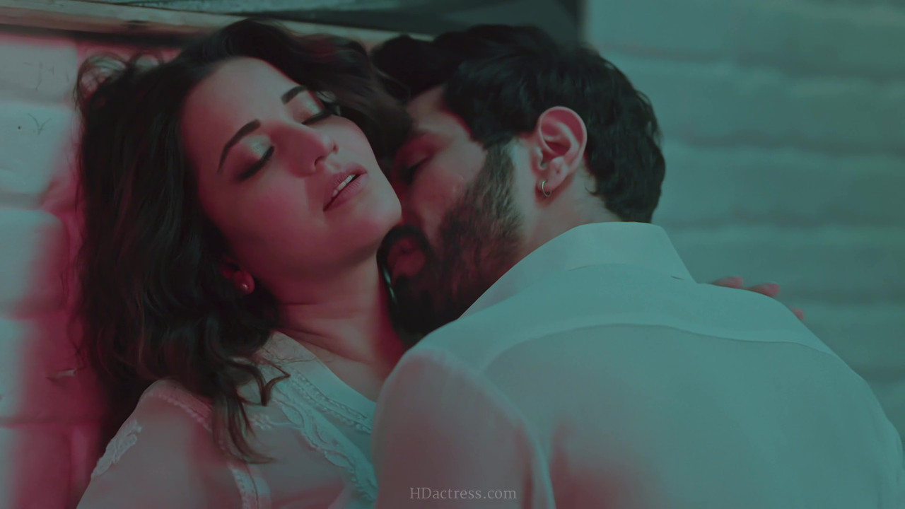 Monalisa Turns Up the Heat in Judwaa Jaal – See Her Most Seductive Photos & GIF