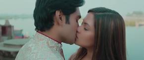 Riya Sen Breasts Scene in Pati Patni Aur Woh