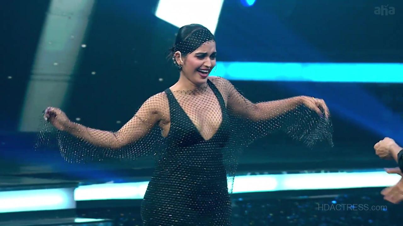 Serial Actress Priyanka Jain Hottest Ever Open Boobs Cleavage & Thighs Exposure-1080P