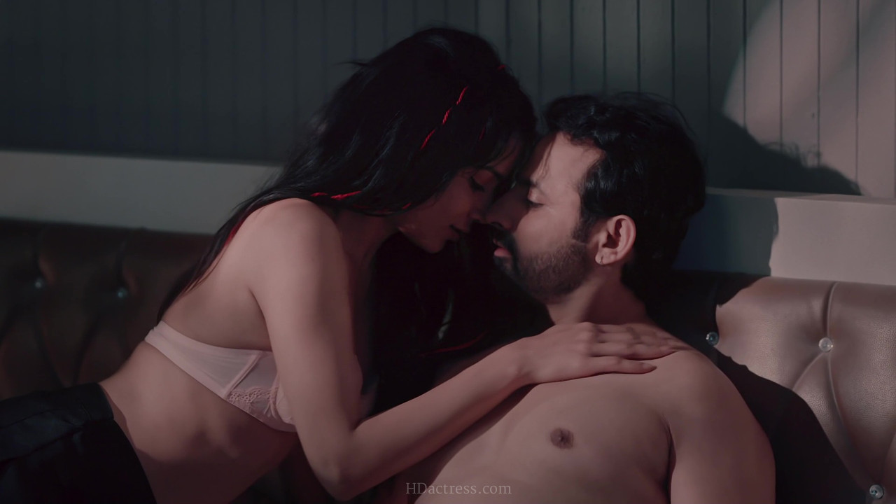 Palak Sing’s Sexy Photos from Judwaa Jaal Will Leave You Breathless