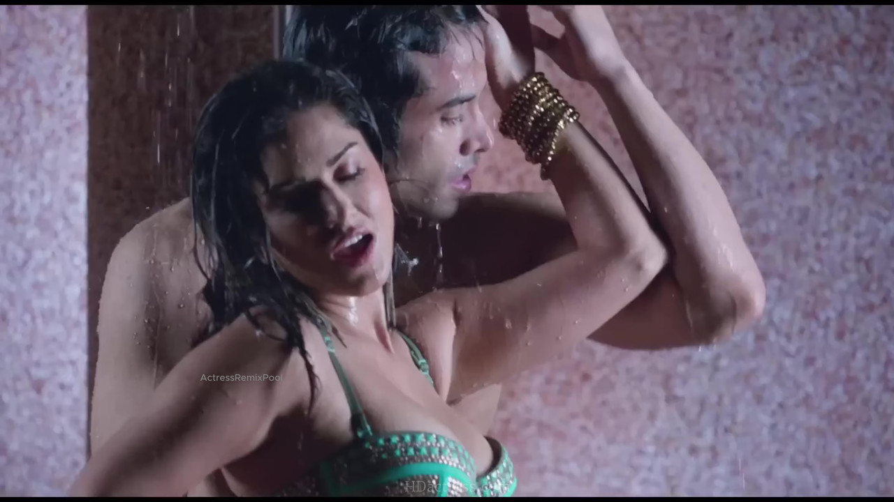 Sunny Leone Turns Up the Heat in Latest Sensual Photo Shoot - Image 2 Sunny Leone bra show