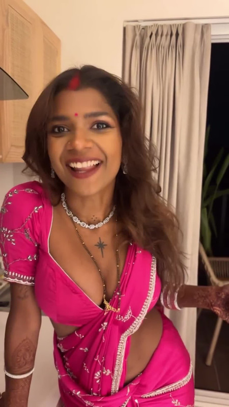 Khyatishree leaked Instagram viral photos selfie clothless romantic onlyfans Pinterest redit pictures of her juicy curves saari backless salwar shirt ceamy figure tiktok, Imdb, Flickr, Tumblr cleavage exposing navel armpit juicy lip navel,iduppu,kiss smooch Email Id, WhatsApp Number,