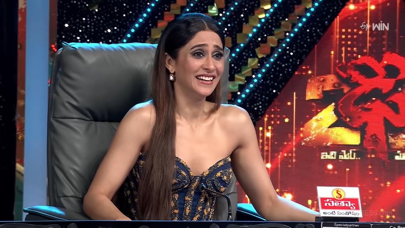 Regina Cassandra Stunning strapless corset-style top Look as Judge on Dhee 20