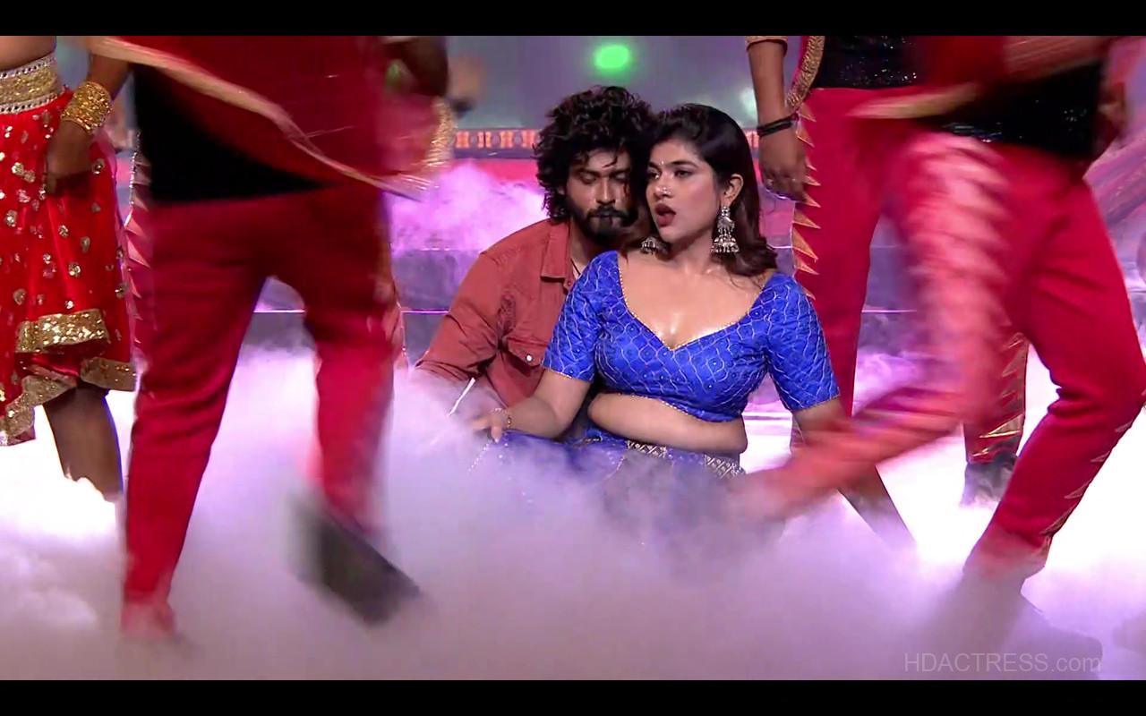 Rithu Chowdary Latest Photos Showcasing Her Stunning Curves