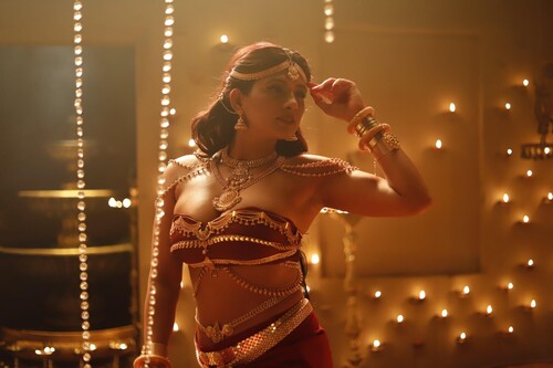 Isha Chhabra Mastram Photos: Sensual, Glamorous & Viral Visuals - Image 1