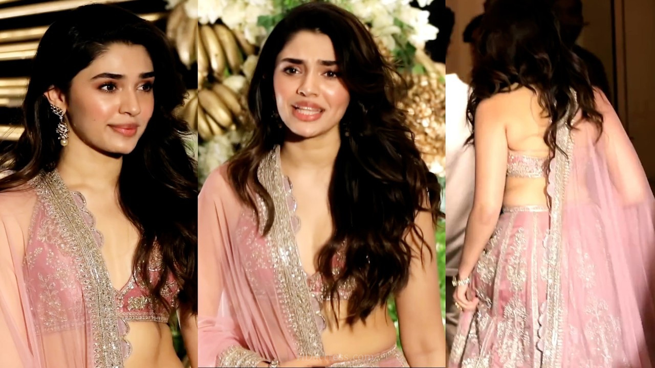 Krithi Shetty Glamorous Look at Vijay Deverakonda & Rashmika Mandanna Reception Breaks the Internet - Image 1