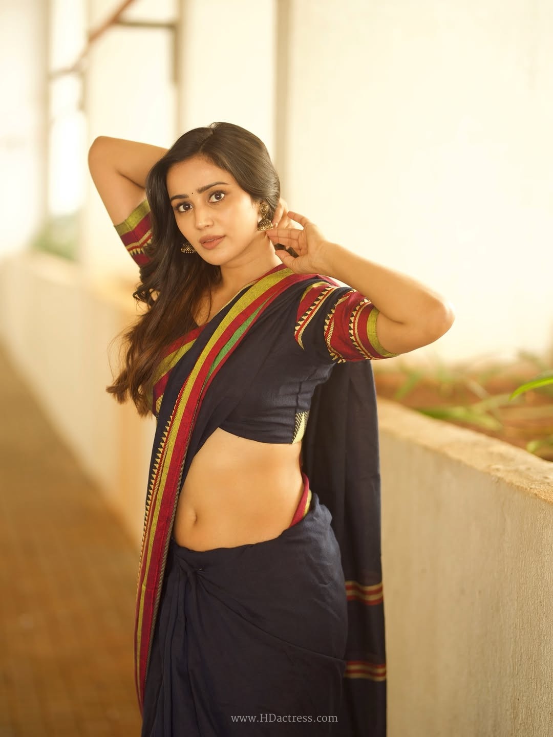 Anaira gupta stuns in a midriff style saree balcony photos.. - Image 5 Anaira gupta stuns in a midriff style saree balcony photos.. - Image 5