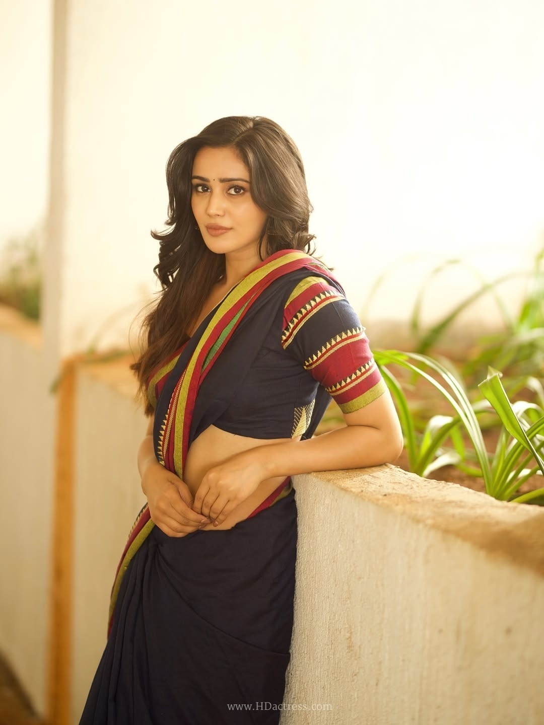 Anaira gupta stuns in a midriff style saree balcony photos.. - Image 8 Anaira gupta stuns in a midriff style saree balcony photos.. - Image 8