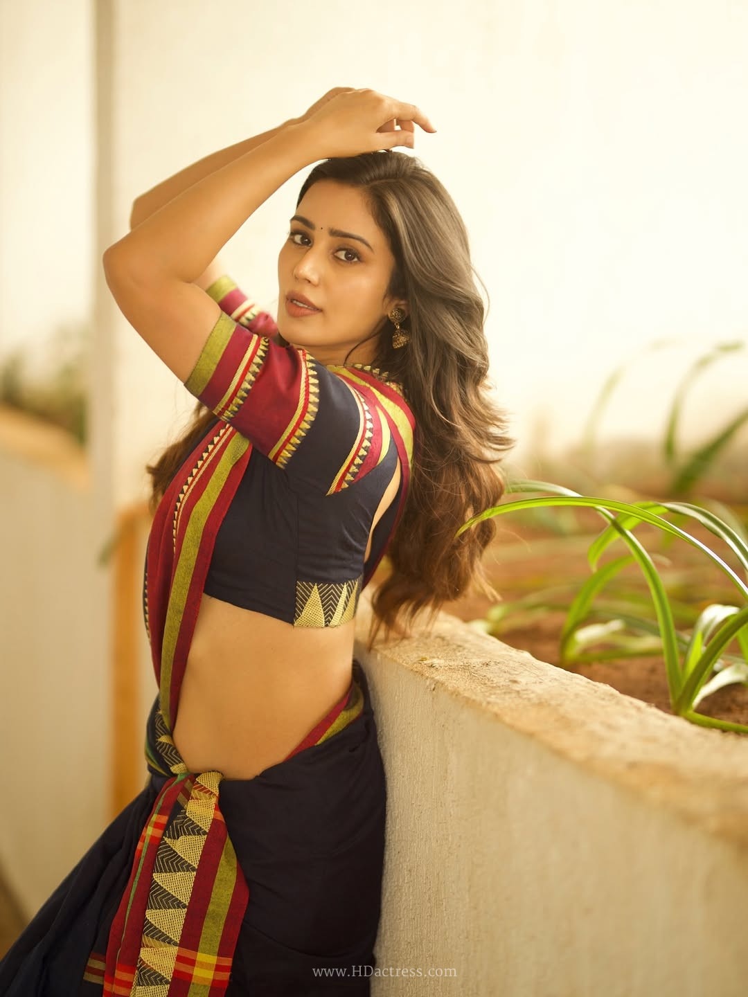 Anaira gupta stuns in a midriff style saree balcony photos.. - Image 9 Anaira gupta stuns in a midriff style saree balcony photos.. - Image 9