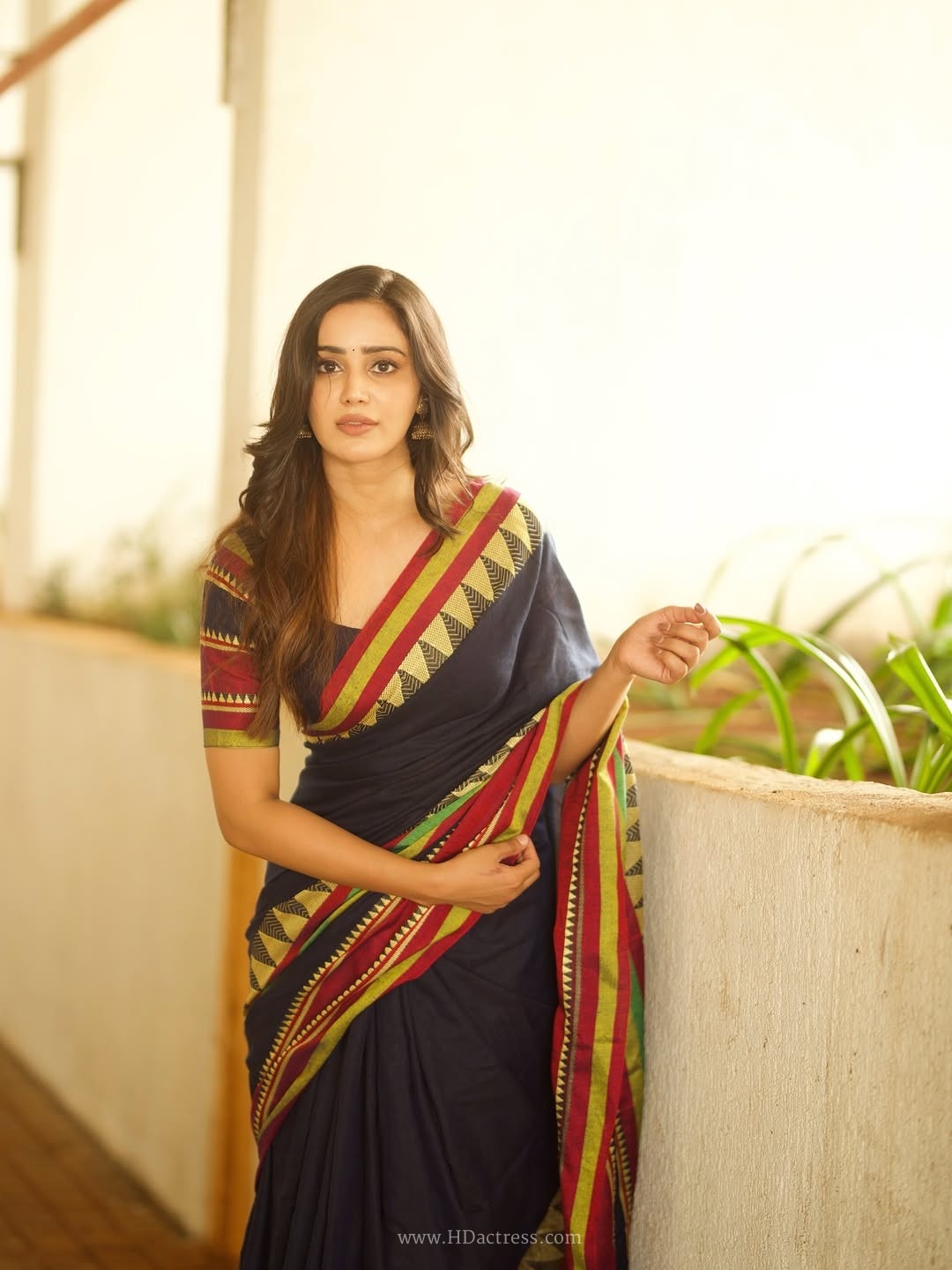 Anaira gupta stuns in a midriff style saree balcony photos.. - Image 10 Anaira gupta stuns in a midriff style saree balcony photos.. - Image 10