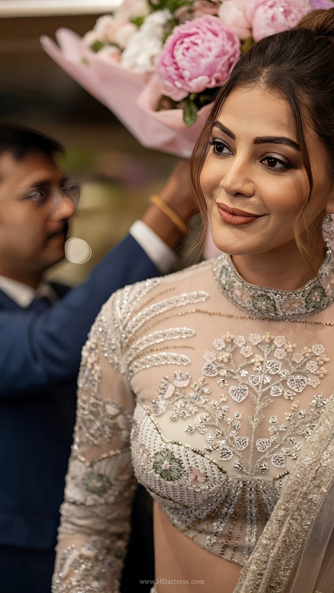Kajal Aggarwal Stuns In Metallic Ivory Saree.. - Image 8 Kajal Aggarwal Stuns In Metallic Ivory Saree.. - Image 8