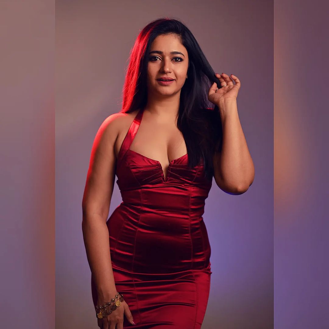 Tamil Actress Poonam Bajwa instagram Photo Gallery - Image 2 Tamil Actress Poonam Bajwa instagram Photo Gallery - Image 2