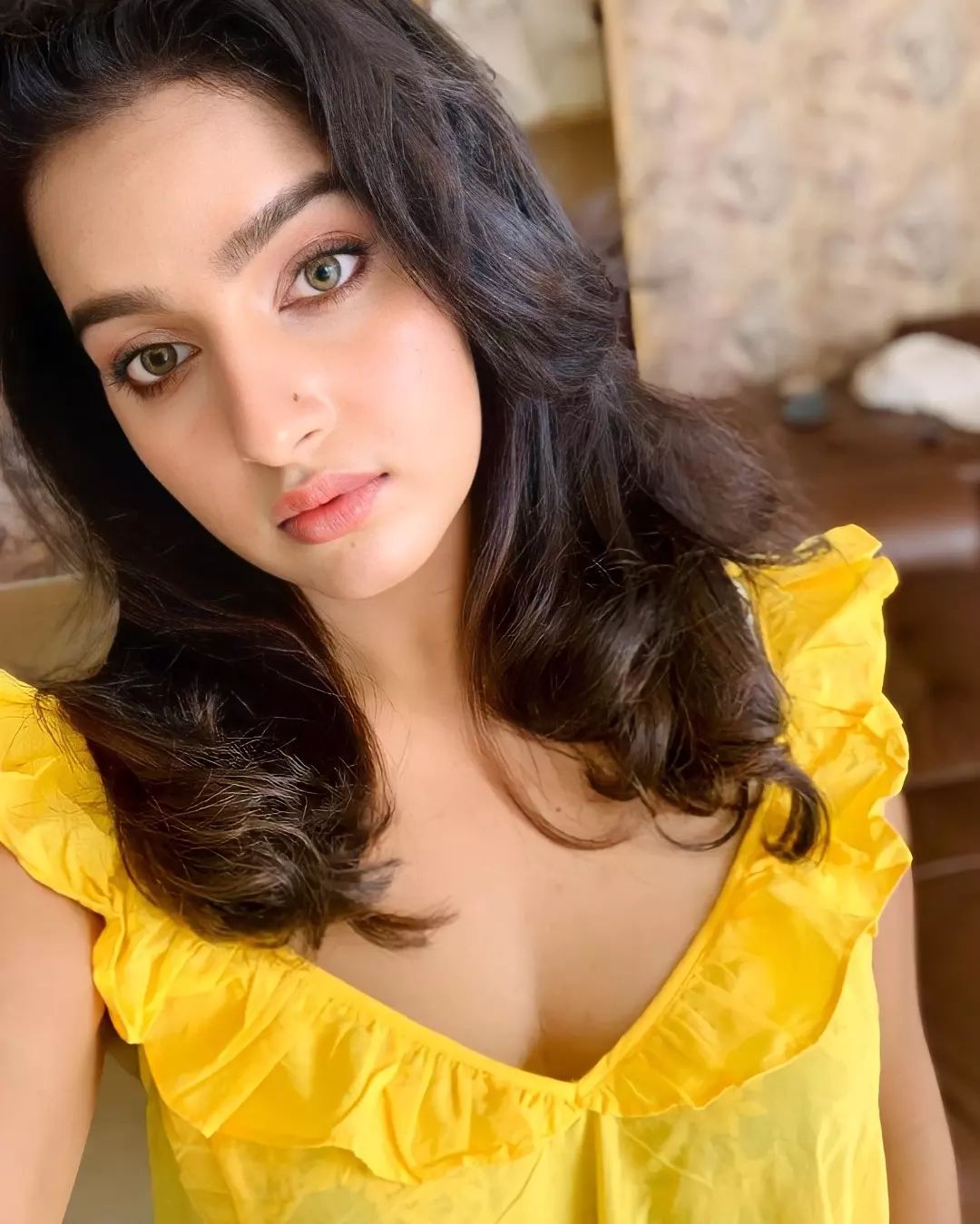 Tamil Beautiful Actress Malavika latest photoshoot - Image 3 Tamil Beautiful Actress Malavika latest photoshoot - Image 3