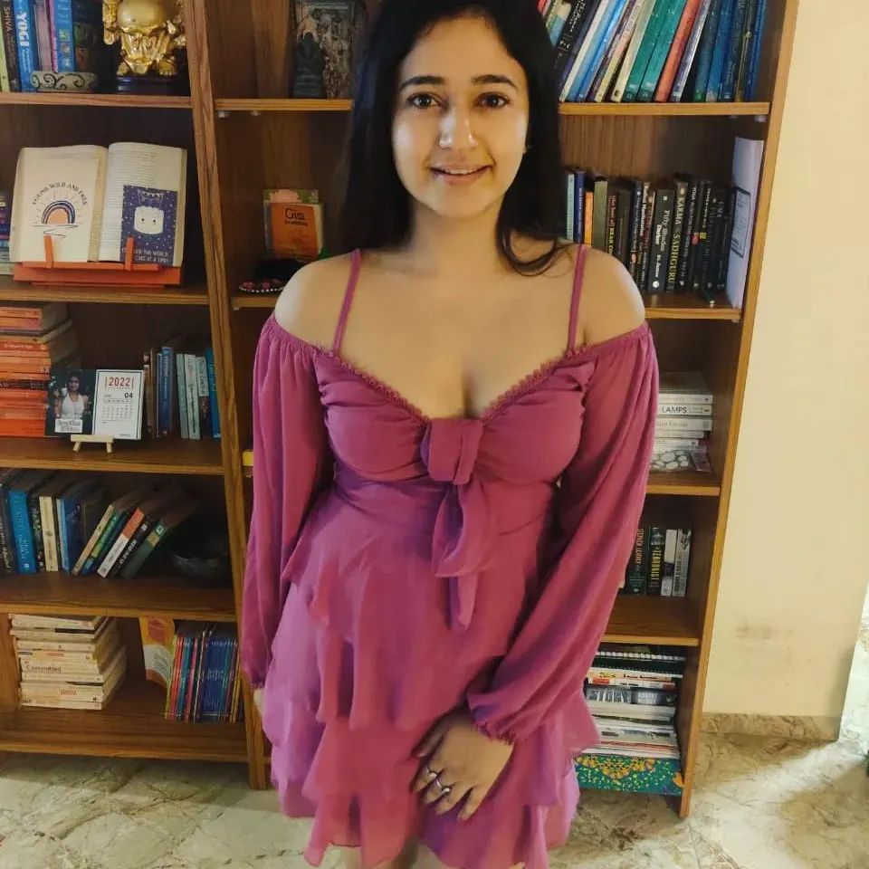 Tamil Desi Actress Poonam Bajwa latest photo stills - Image 1