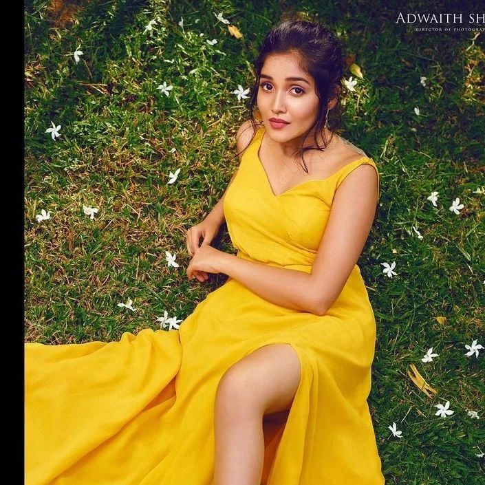 Mallu Actress Anikhaa surendran Latest photoshoot stills