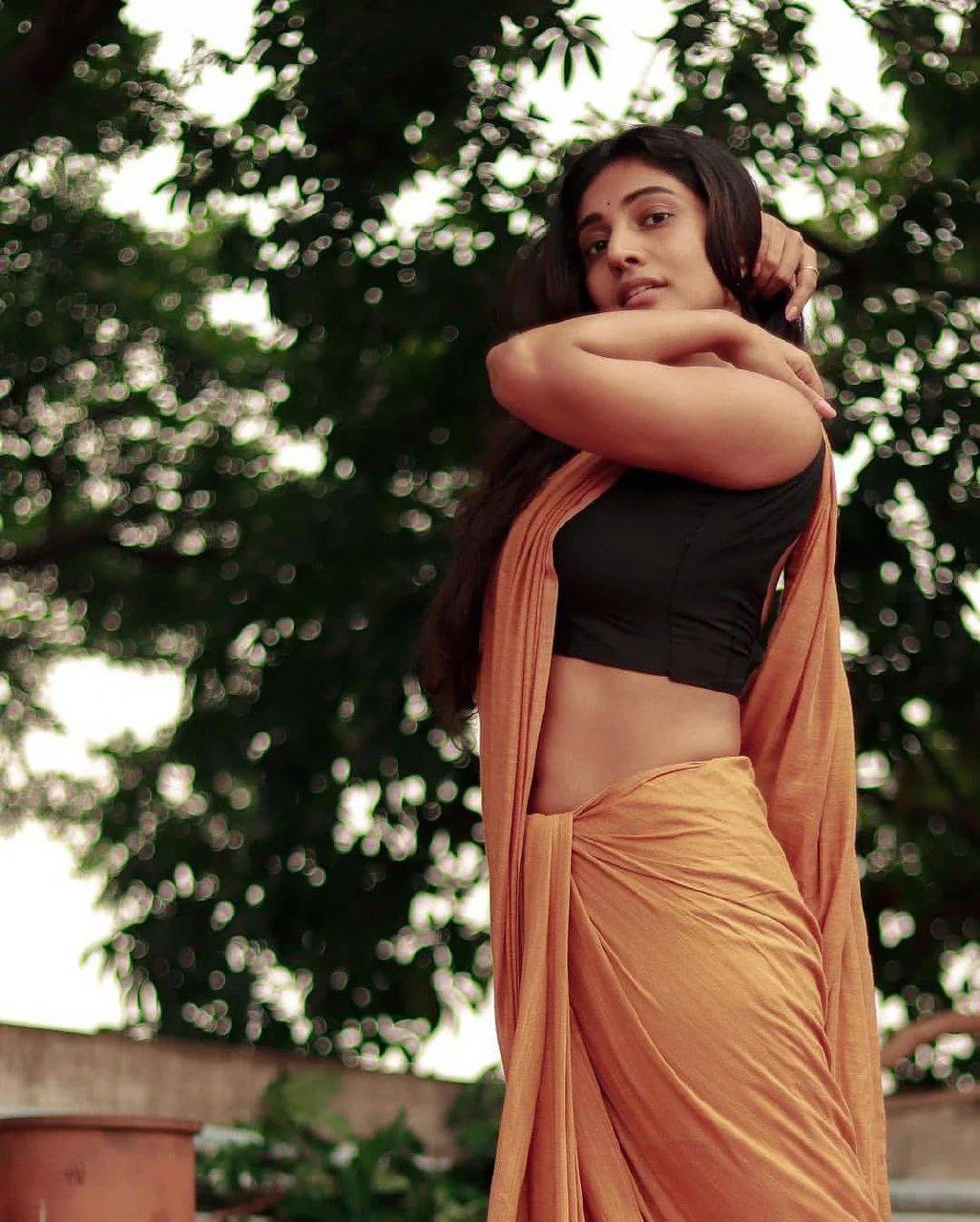 Latest Actress Divi VJ Photoshoot in saree