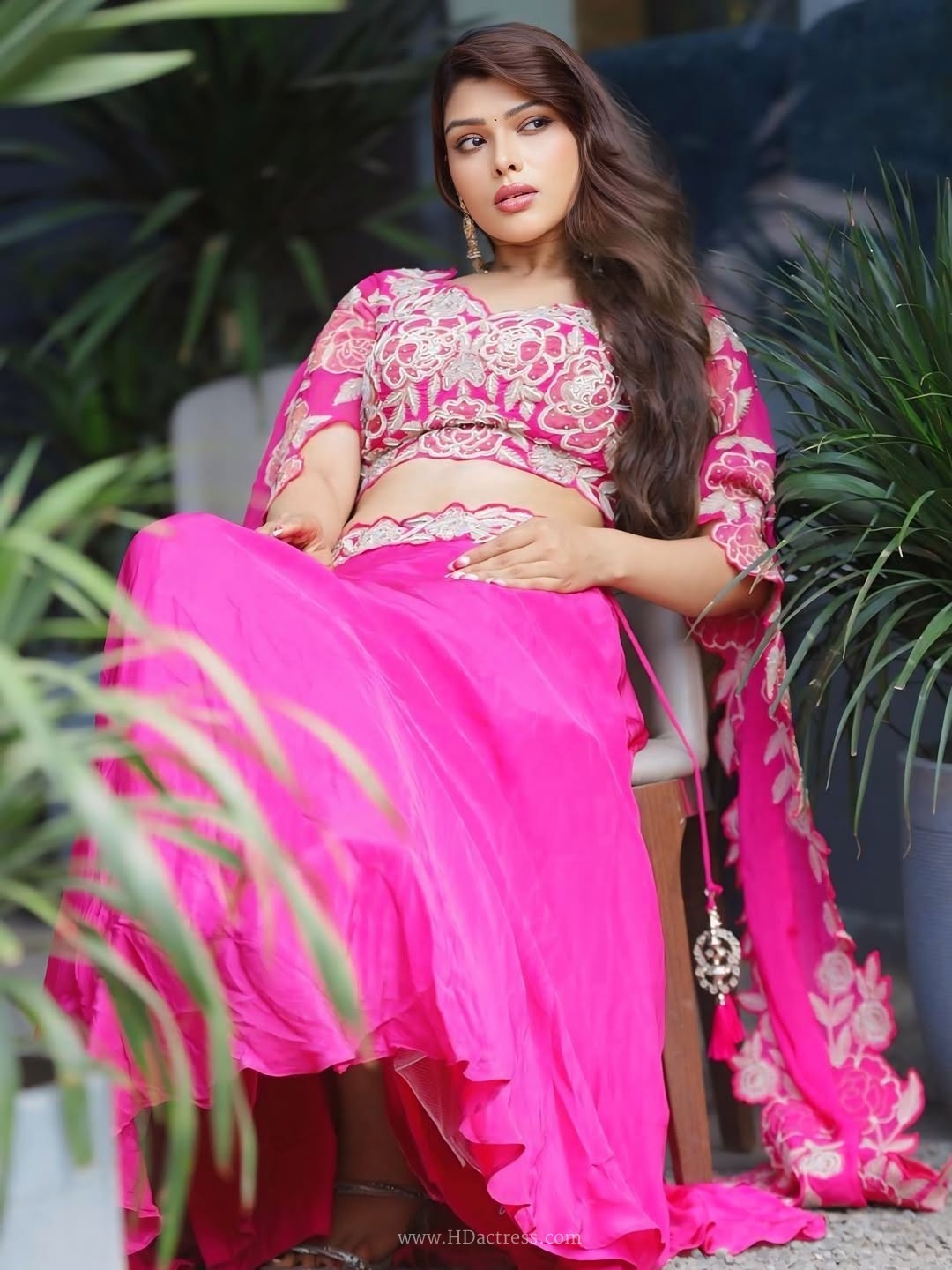 Digital diva mahima gupta flaunts her toned midriff in pink lehenga.. - Image 5 Digital diva mahima gupta flaunts her toned midriff in pink lehenga.. - Image 5