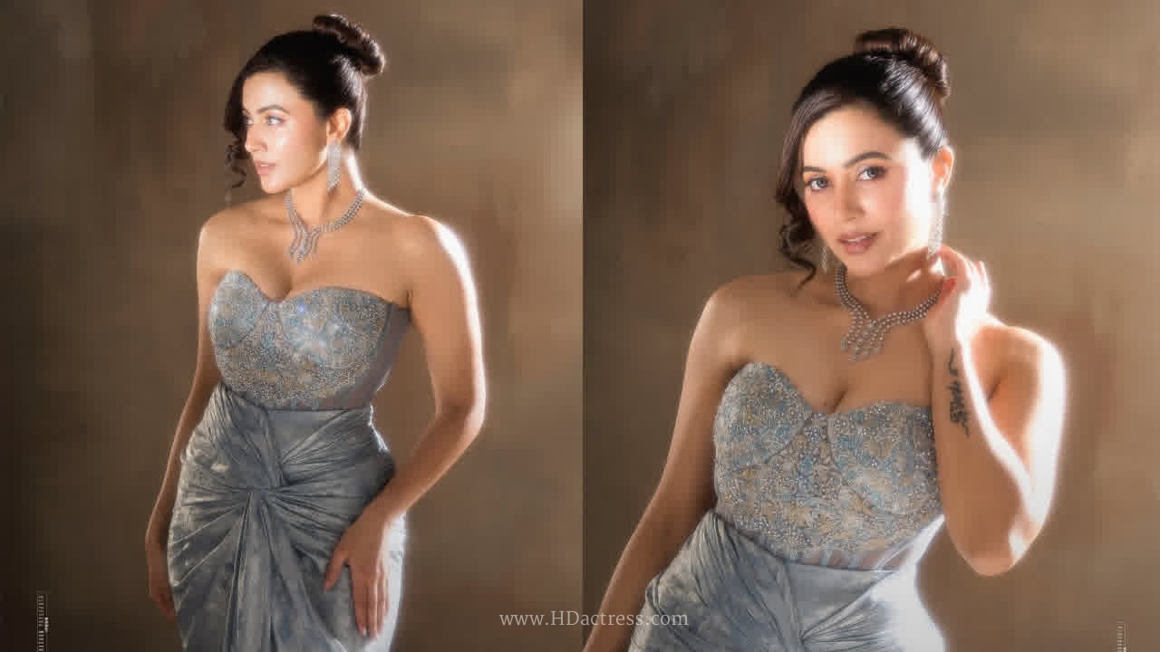 Anju kurian steals hearts with her chic appearance in ice-blue gown..