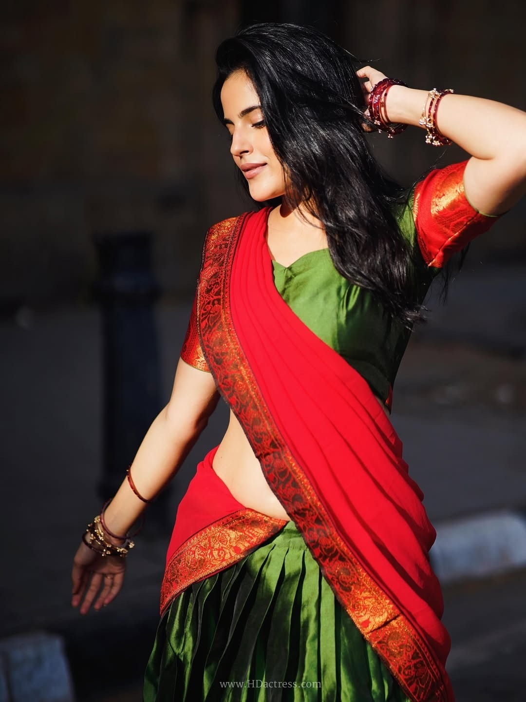 Digital star pratibha choudhary sizzling outdoor photoshoot in green & red dhavani.. - Image 6 Digital star pratibha choudhary sizzling outdoor photoshoot in green & red dhavani.. - Image 6