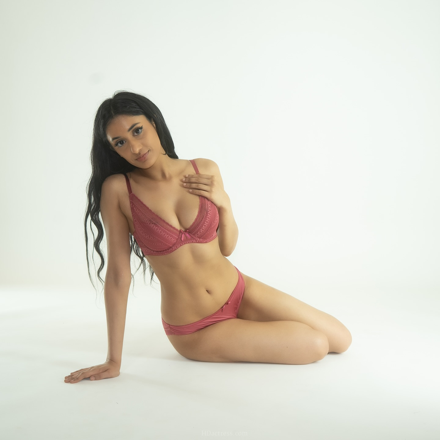 How did Kayla Kapoor become a viral petite Indian creator so quickly?