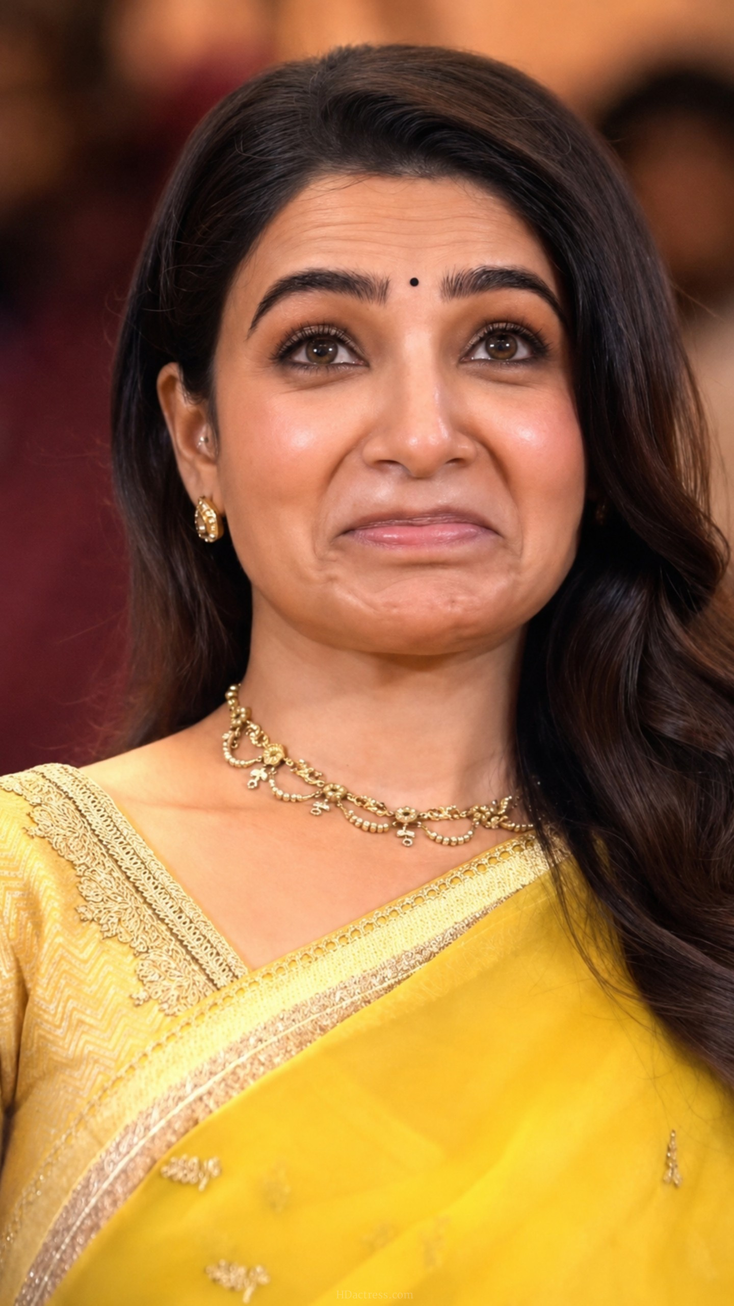 How does Samantha manage to give such perfect sultry face card expressions in all her modern photo shoots?