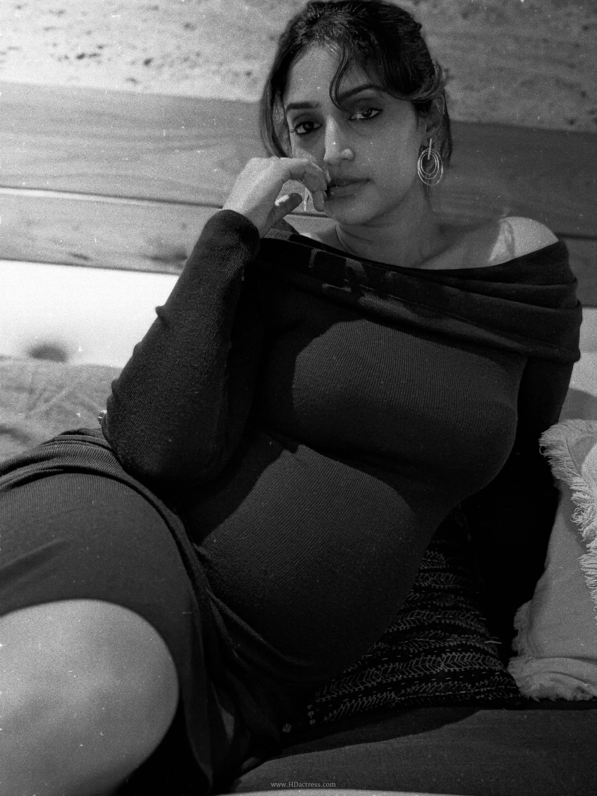 Pregnant actress Reba Monica John laughing and dancing with her husband Joemon Joseph during her third trimester.